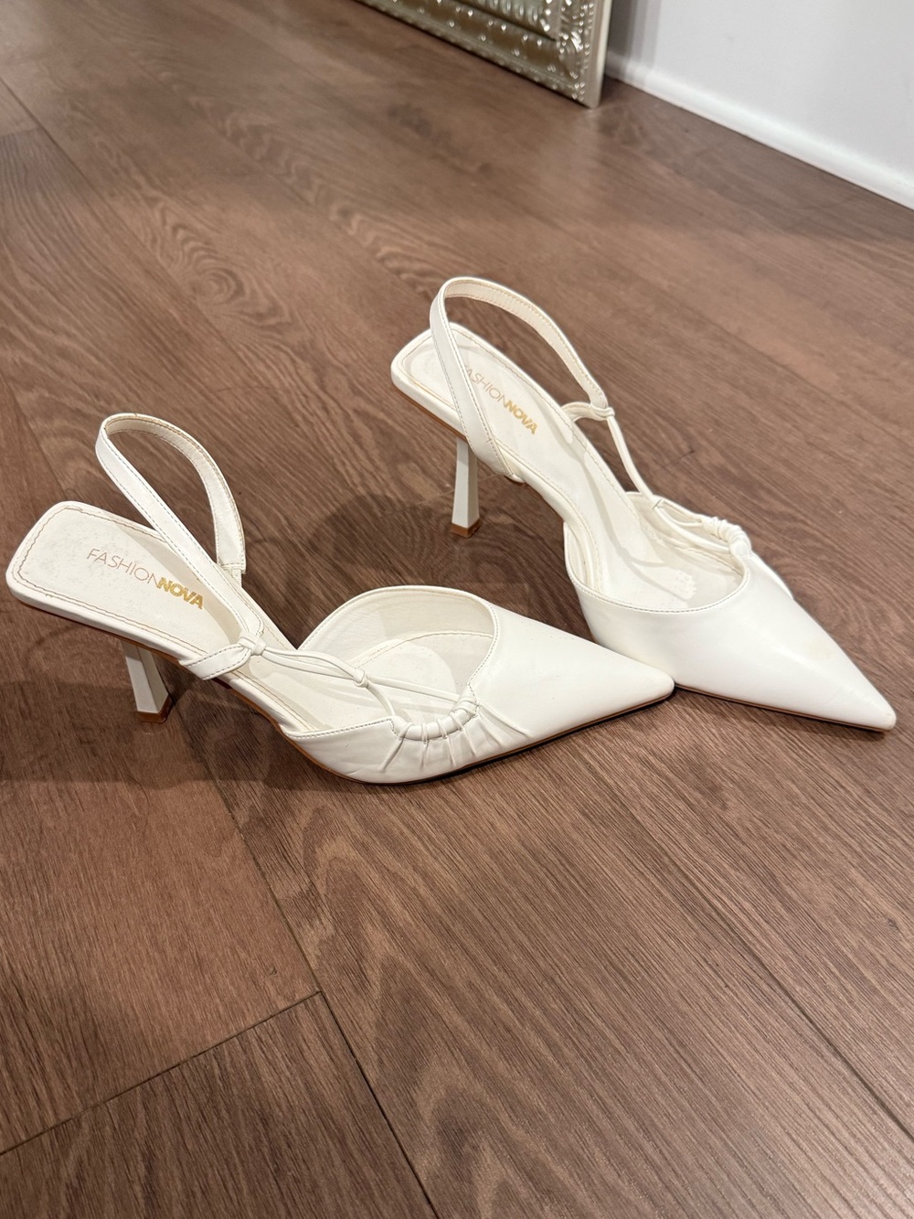 FASHION NOVA white pointed toe heel